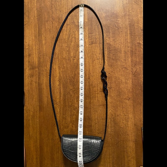 Black Faux Croc Embossed Saddle Handbag Purse - Picture 6 of 8